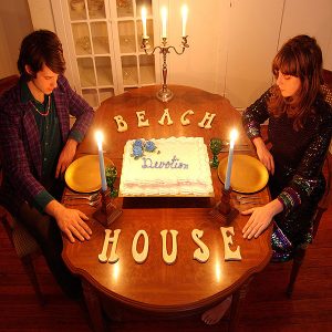 capa do álbum devotion do duo beach house