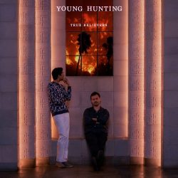 Capa do álbum "True Believers", da banda Young Hunting