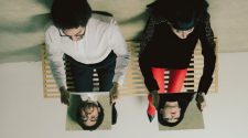 Foto de Karen O. e Danger Mouse para resenha do álbum "Lux Prima"