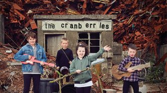 Capa do álbum "In The End", da banda The Cranberries