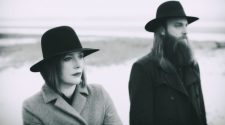 Foto de Rachel Goswell e Steve Clarke para notícia do álbum The Soft Cavalry