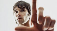 Foto de Ian Brown para resenha do àlbum "Ripples