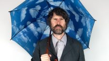 Foto de Gruff Rhys para noticia sobre o álbum Pang!