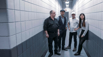Foto da banda Pixies para resenha do álbum Beneath the Eyrie
