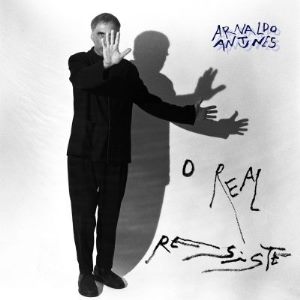 Capa do álbum O Real Resiste, de Arnaldo Antunes