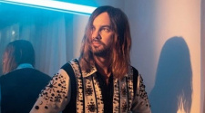 Foto de Kevin Parker para resenha de The Slow Rush