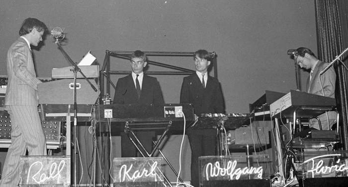 Apresentação do Kraftwerk em 1975