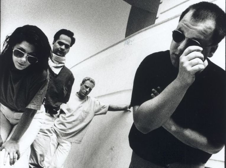 Pixies, foto da banda em 1990