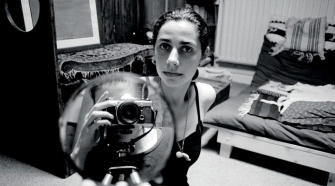 PJ Harvey, foto na notícia de reedição da discografia