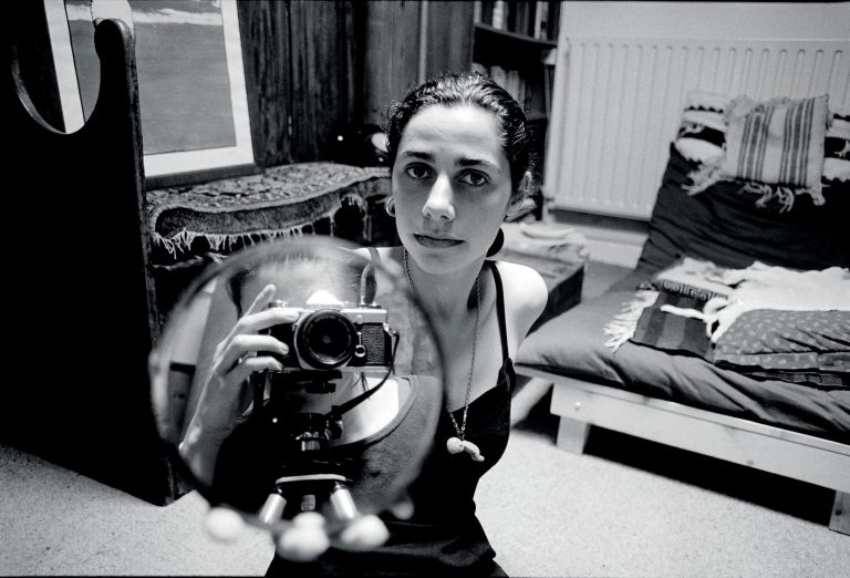 PJ Harvey, foto na notícia de reedição da discografia