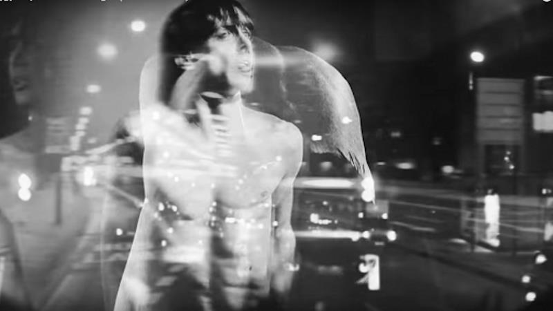 Iggy Pop em videoclipe de The Passenger