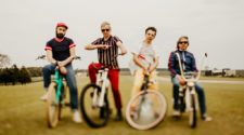 Wry, em videoclipe de Where I Stand