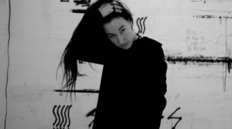 Foto de Zola Jesus em 2017