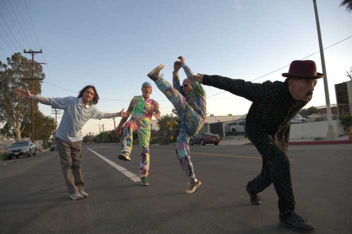 Foto do red Hot Cili Peppers para notícia de Return of the Dream Canteen