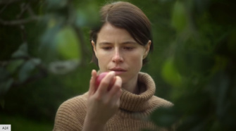 Jessie Buckley em Men, de Alex Garland