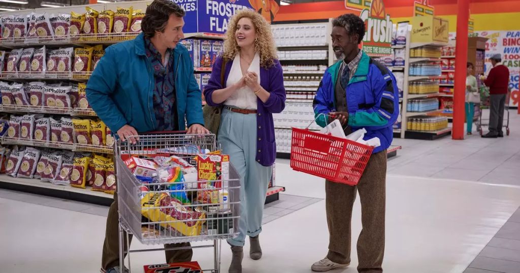 Adam Driver, Greta Gerwig e Don Cheadle em 'Ruído Branco'