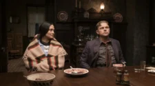 Leonardo DiCaprio e Lily Gladstone em Assassinos da Lua das Flores (2023)