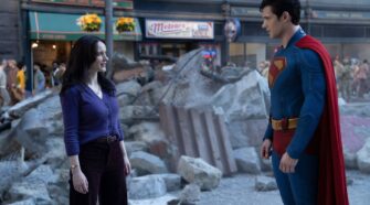 Rachel Brosnahan and David Corenswet em Superman (2025)