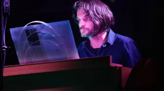 Jonny-Greenwood-pede-retirada-de-musica-de-documentario-sobre-Melania-Trump