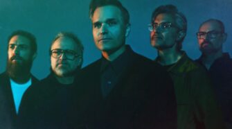 Death-Cab-for-Cutie-Press-Photo-1668x1369-Shervin-Lainez